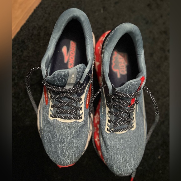 Brooks Women’s Trace 2 Patriotic Running Shoes (lightly worn) - Picture 8 of 9